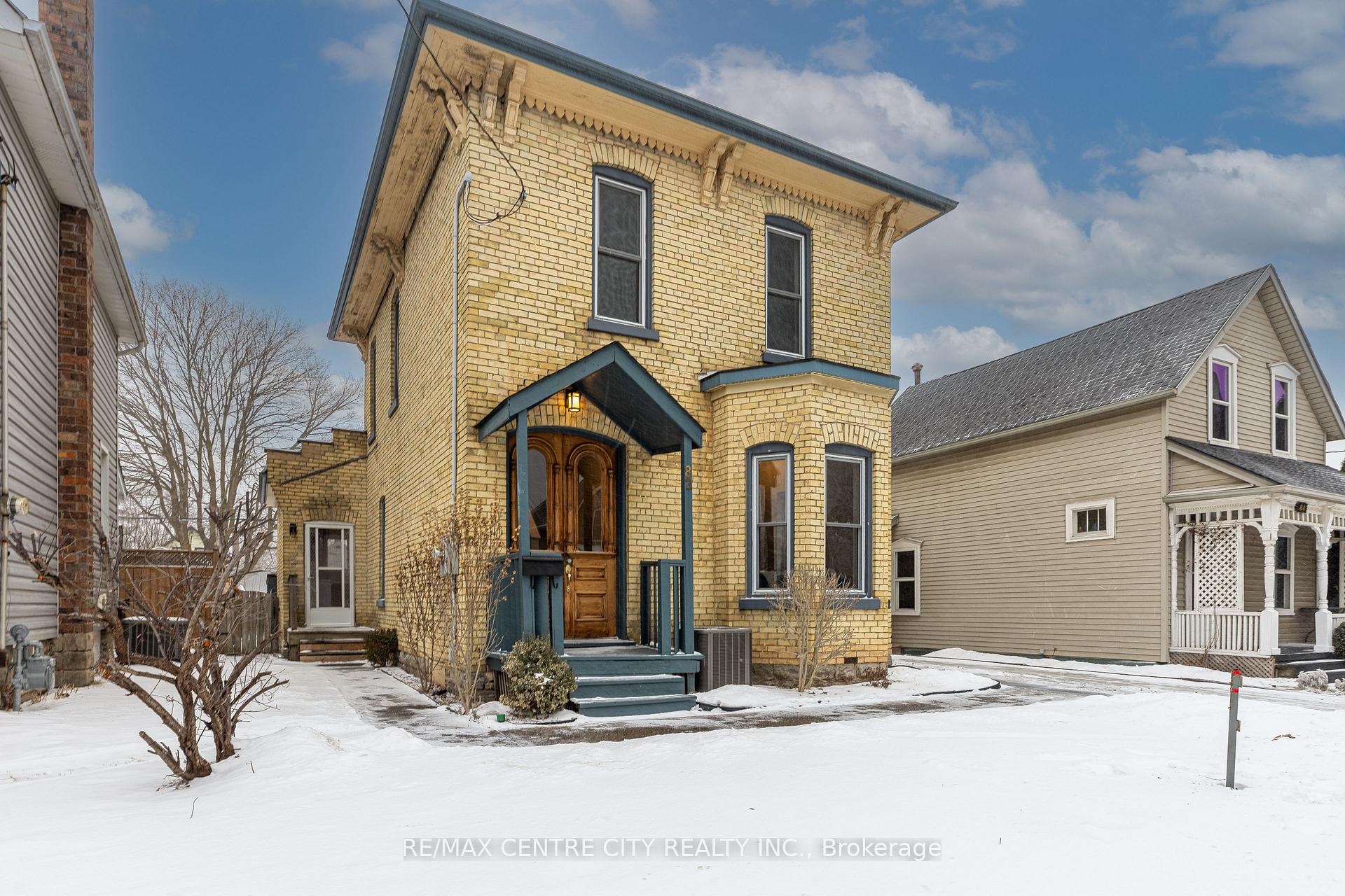 Photo 2 of 82 Manitoba Street, St. Thomas — HOMEH