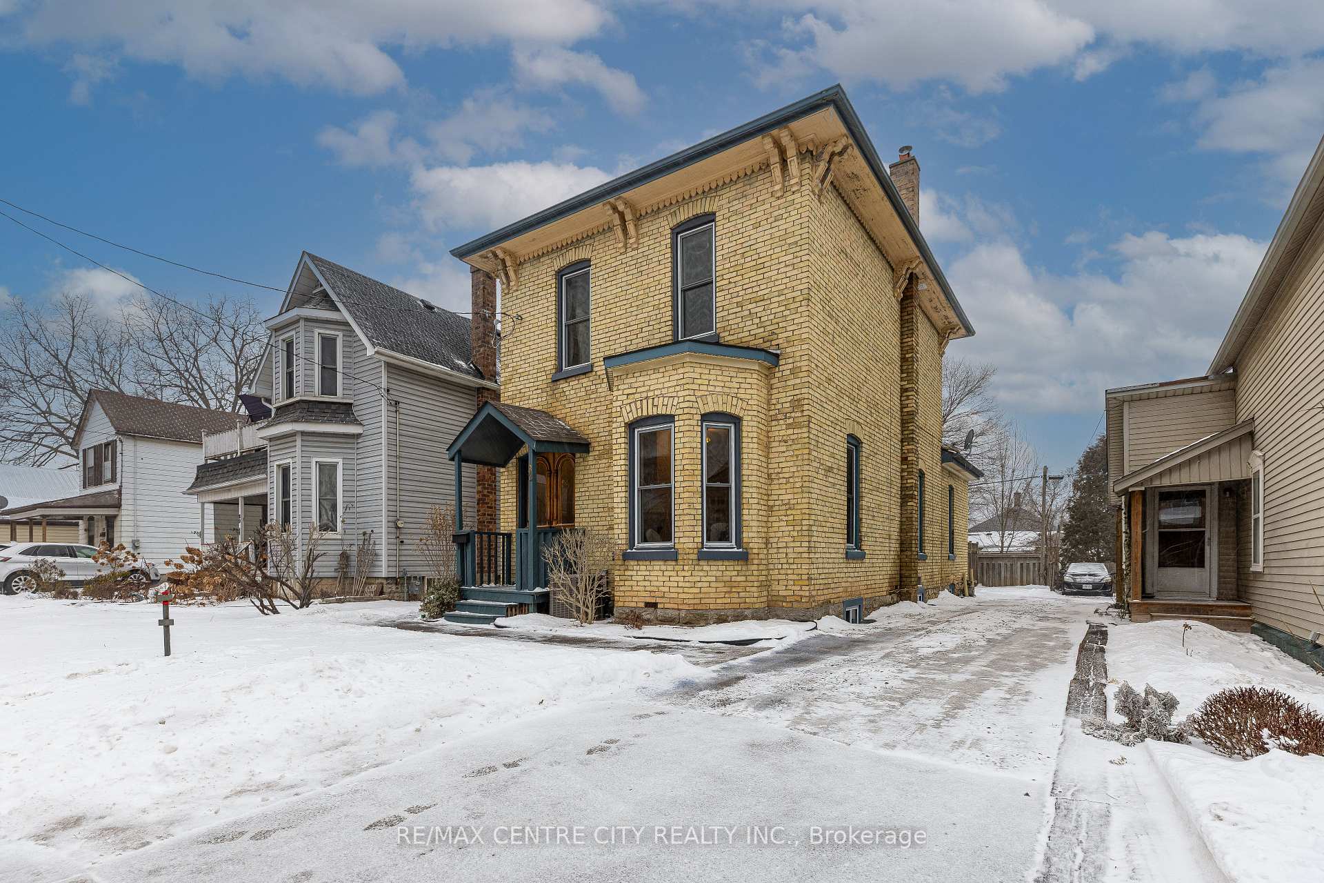 Photo 3 of 82 Manitoba Street, St. Thomas — HOMEH
