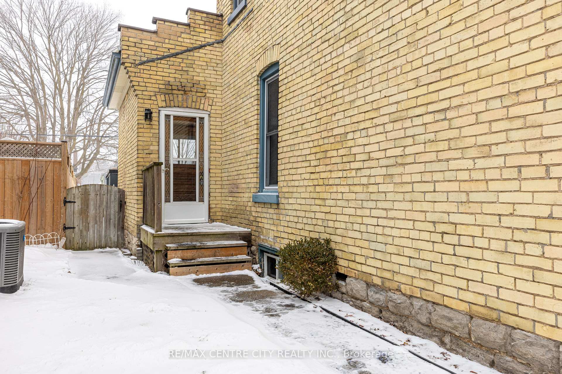 Photo 4 of 82 Manitoba Street, St. Thomas — HOMEH