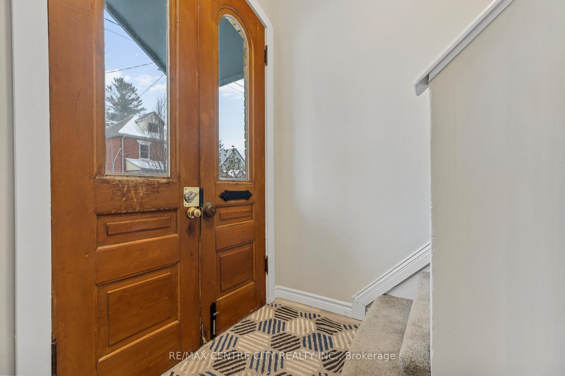 Photo 5 of 82 Manitoba Street, St. Thomas — HOMEH