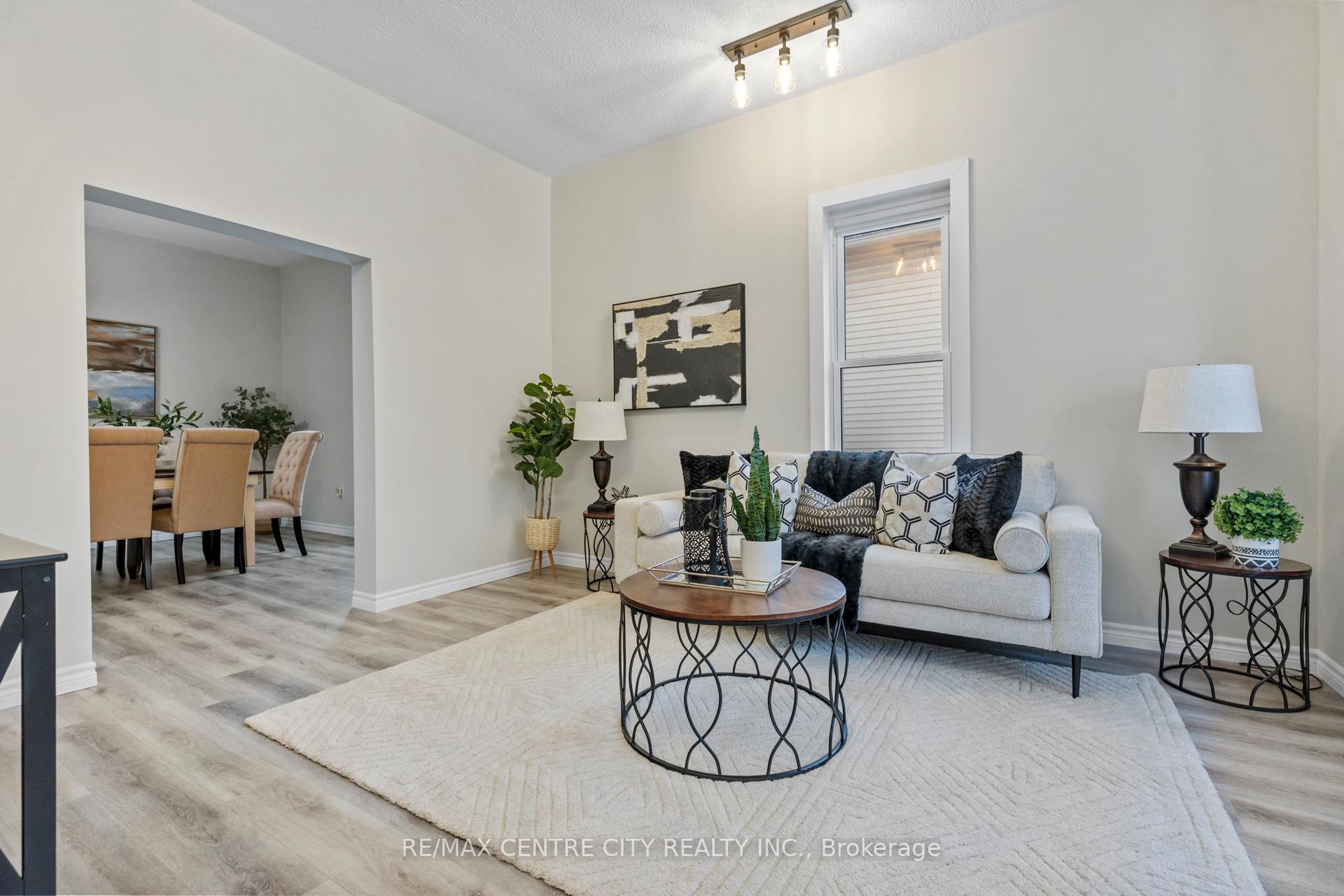 Photo 6 of 82 Manitoba Street, St. Thomas — HOMEH