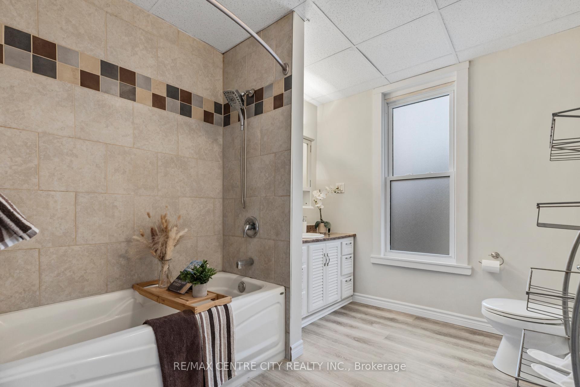 Photo 14 of 82 Manitoba Street, St. Thomas — HOMEH