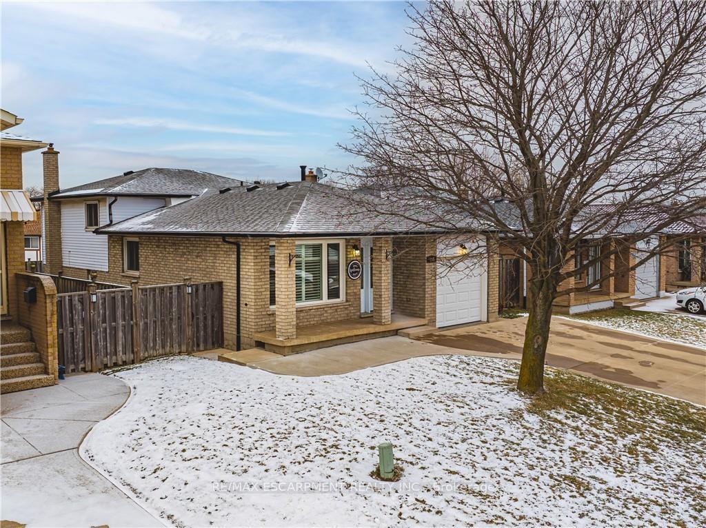 Photo 3 of 153 Ravenbury Drive, Hamilton, Randall — HOMEH