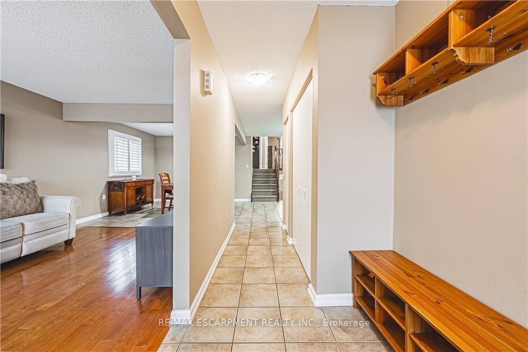 Photo 6 of 153 Ravenbury Drive, Hamilton, Randall — HOMEH