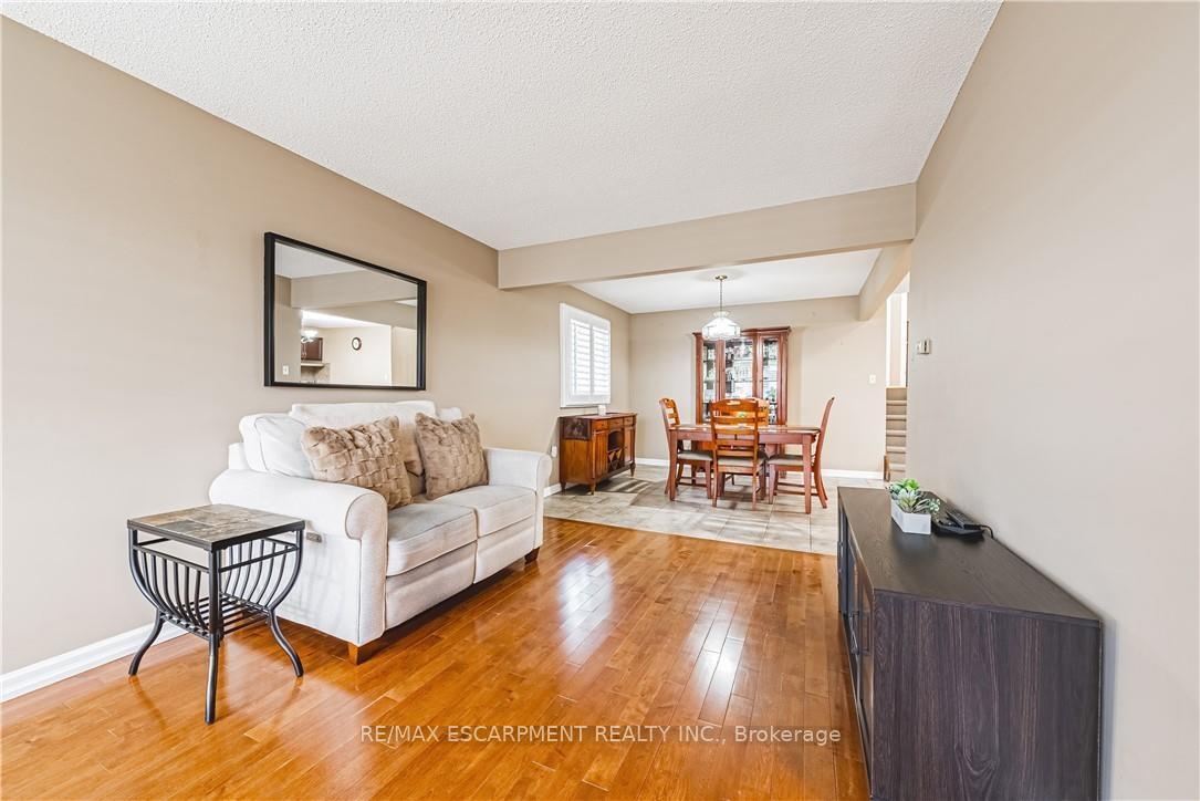 Photo 8 of 153 Ravenbury Drive, Hamilton, Randall — HOMEH