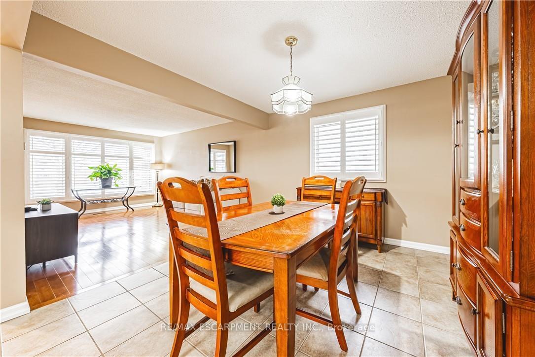Photo 9 of 153 Ravenbury Drive, Hamilton, Randall — HOMEH