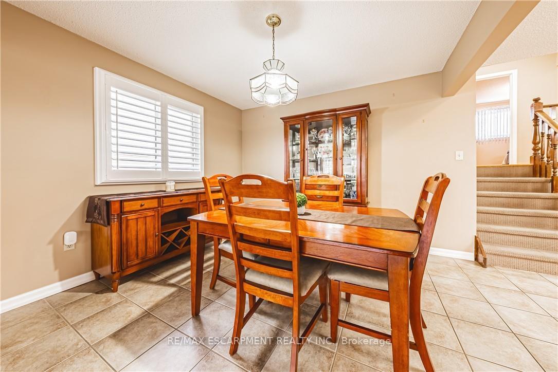 Photo 10 of 153 Ravenbury Drive, Hamilton, Randall — HOMEH