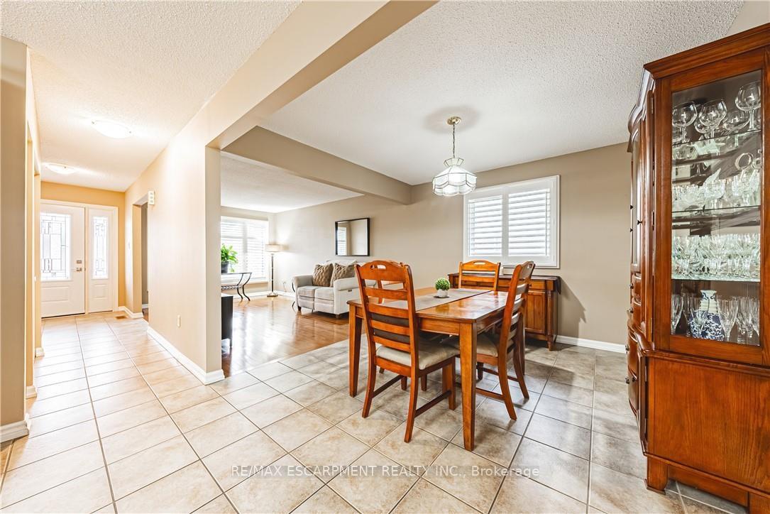Photo 11 of 153 Ravenbury Drive, Hamilton, Randall — HOMEH