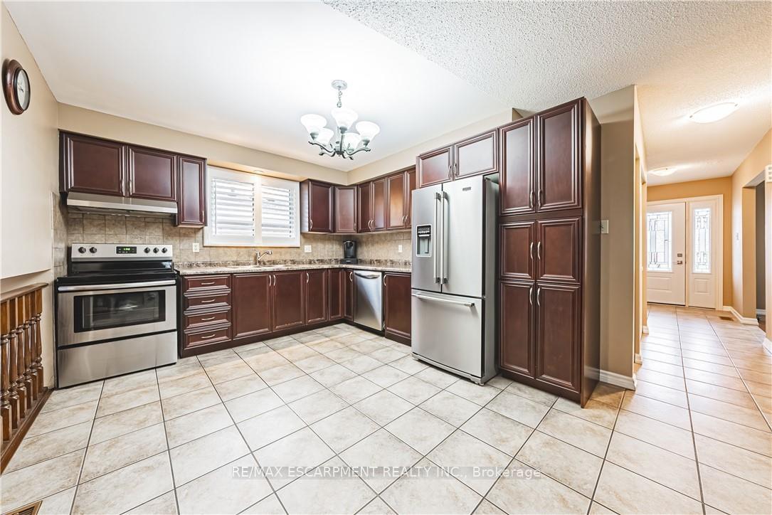 Photo 12 of 153 Ravenbury Drive, Hamilton, Randall — HOMEH