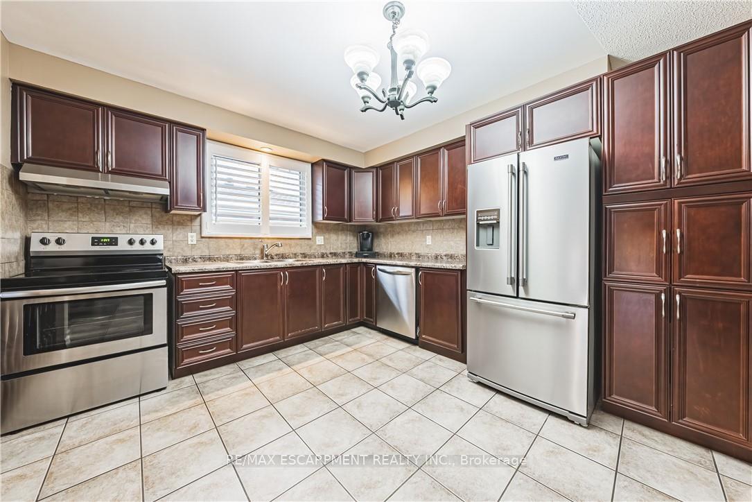 Photo 13 of 153 Ravenbury Drive, Hamilton, Randall — HOMEH