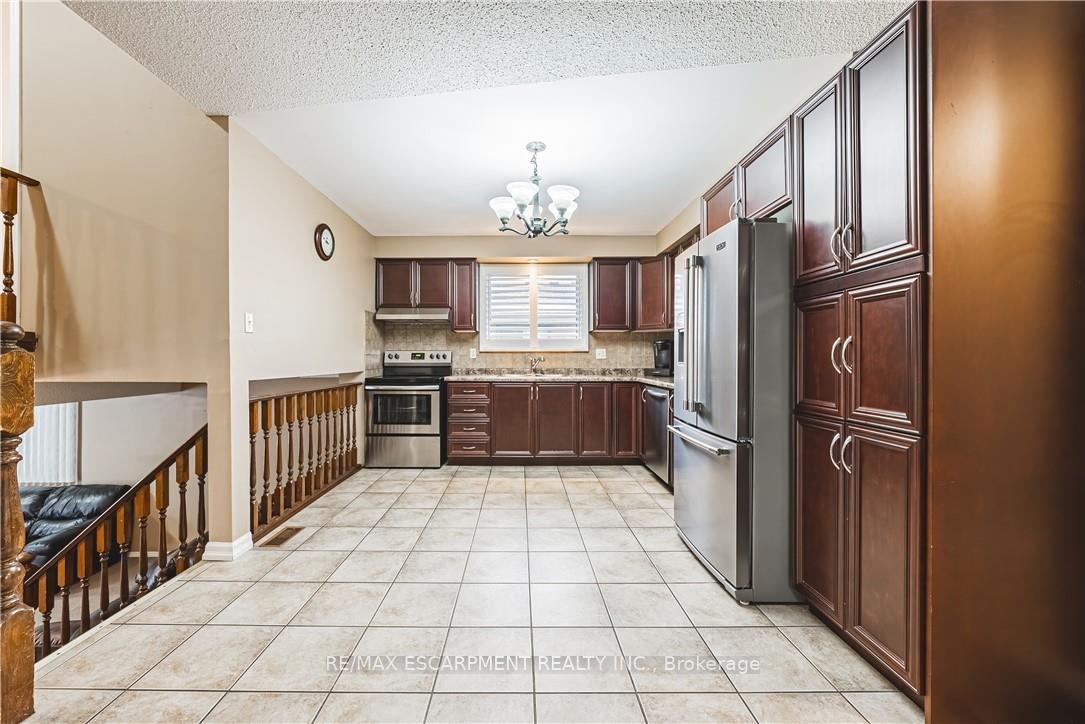 Photo 14 of 153 Ravenbury Drive, Hamilton, Randall — HOMEH