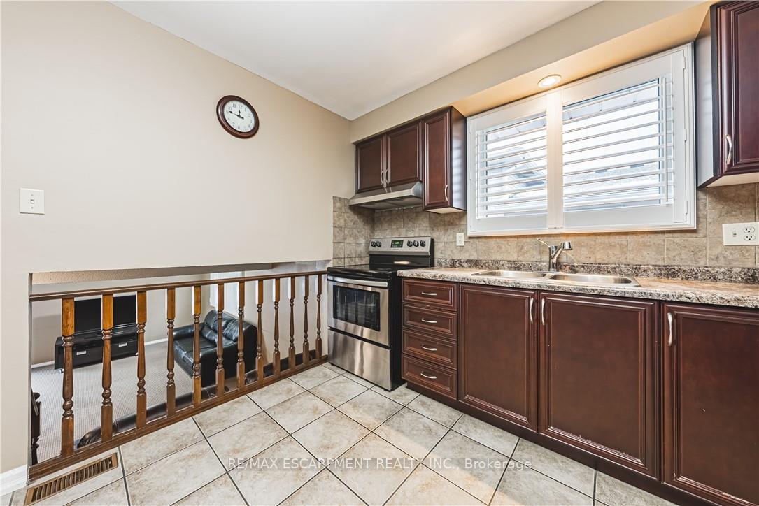 Photo 15 of 153 Ravenbury Drive, Hamilton, Randall — HOMEH