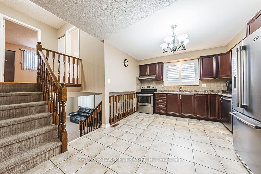 Photo 16 of 153 Ravenbury Drive, Hamilton, Randall — HOMEH