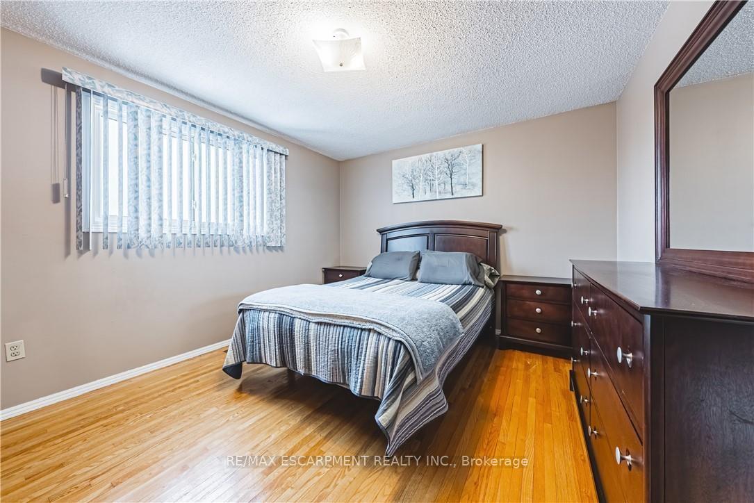 Photo 18 of 153 Ravenbury Drive, Hamilton, Randall — HOMEH