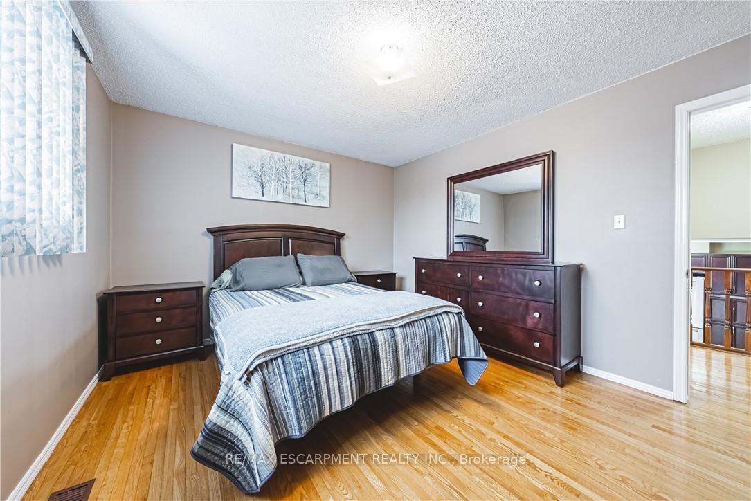 Photo 19 of 153 Ravenbury Drive, Hamilton, Randall — HOMEH