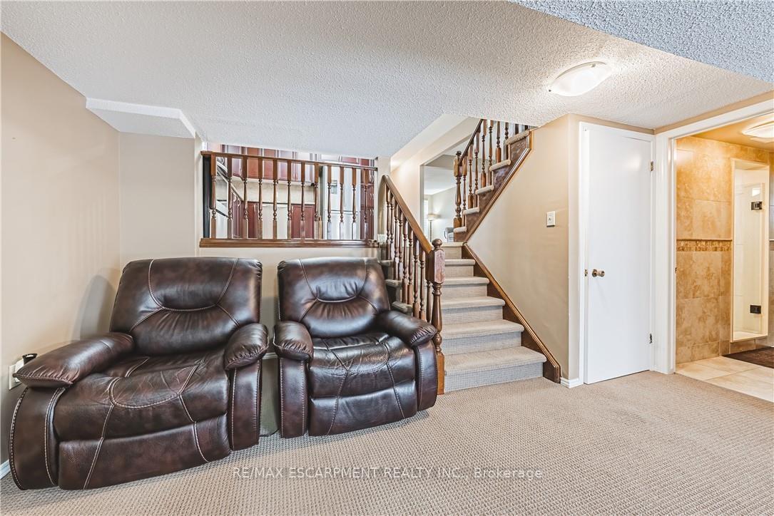 Photo 25 of 153 Ravenbury Drive, Hamilton, Randall — HOMEH