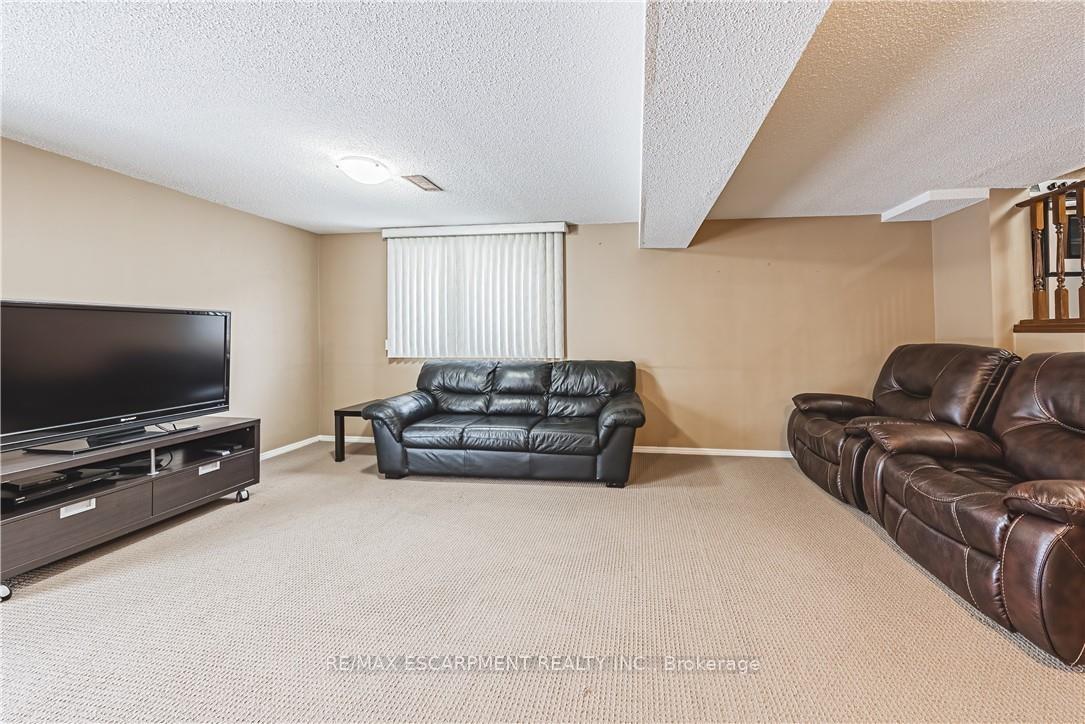 Photo 26 of 153 Ravenbury Drive, Hamilton, Randall — HOMEH