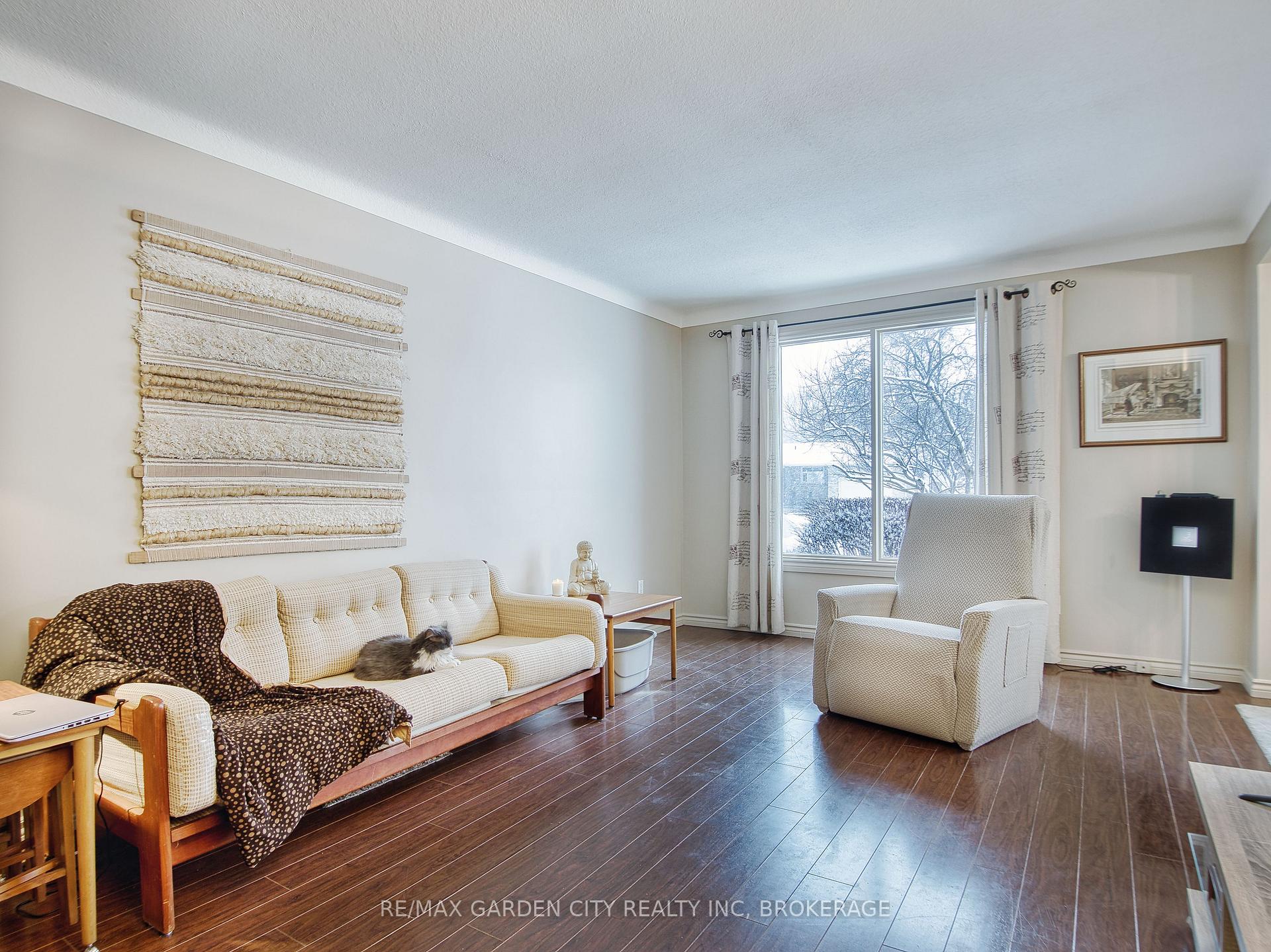 Photo 4 of 13 Shetland Crescent, St. Catharines, E. Chester — HOMEH
