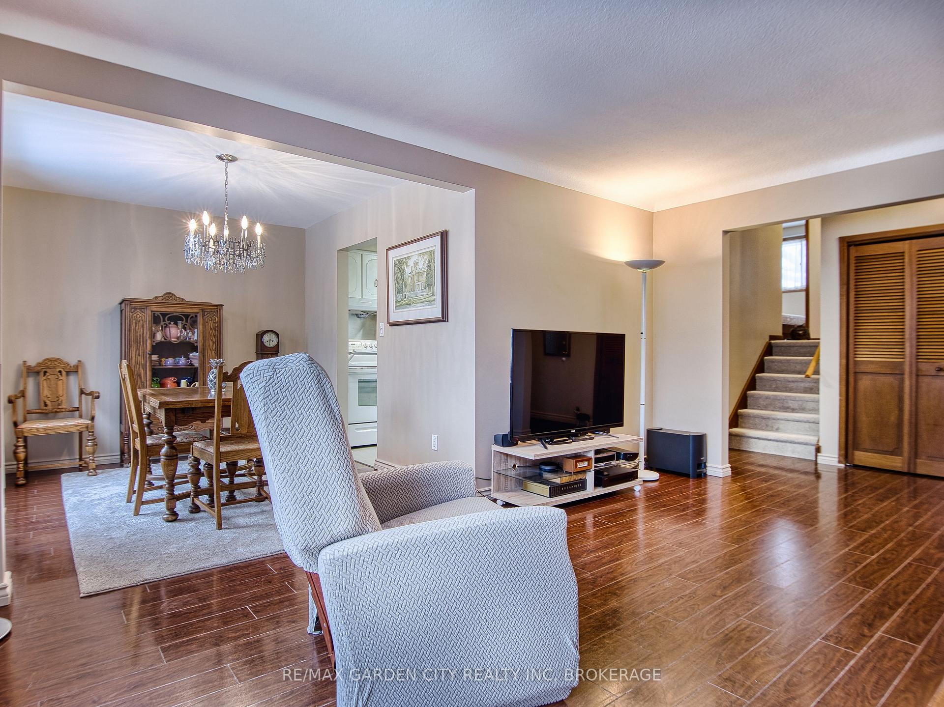 Photo 5 of 13 Shetland Crescent, St. Catharines, E. Chester — HOMEH