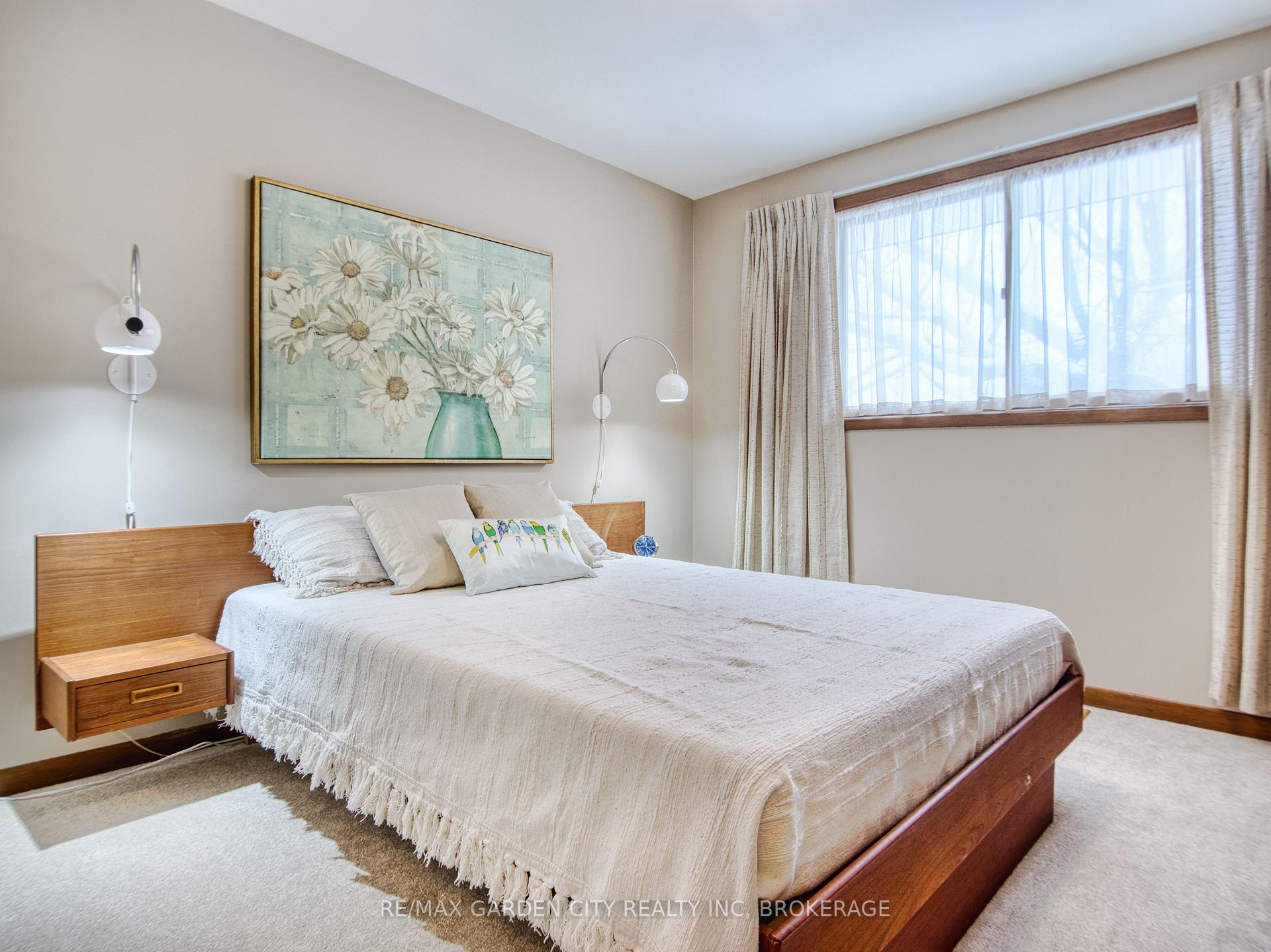 Photo 11 of 13 Shetland Crescent, St. Catharines, E. Chester — HOMEH