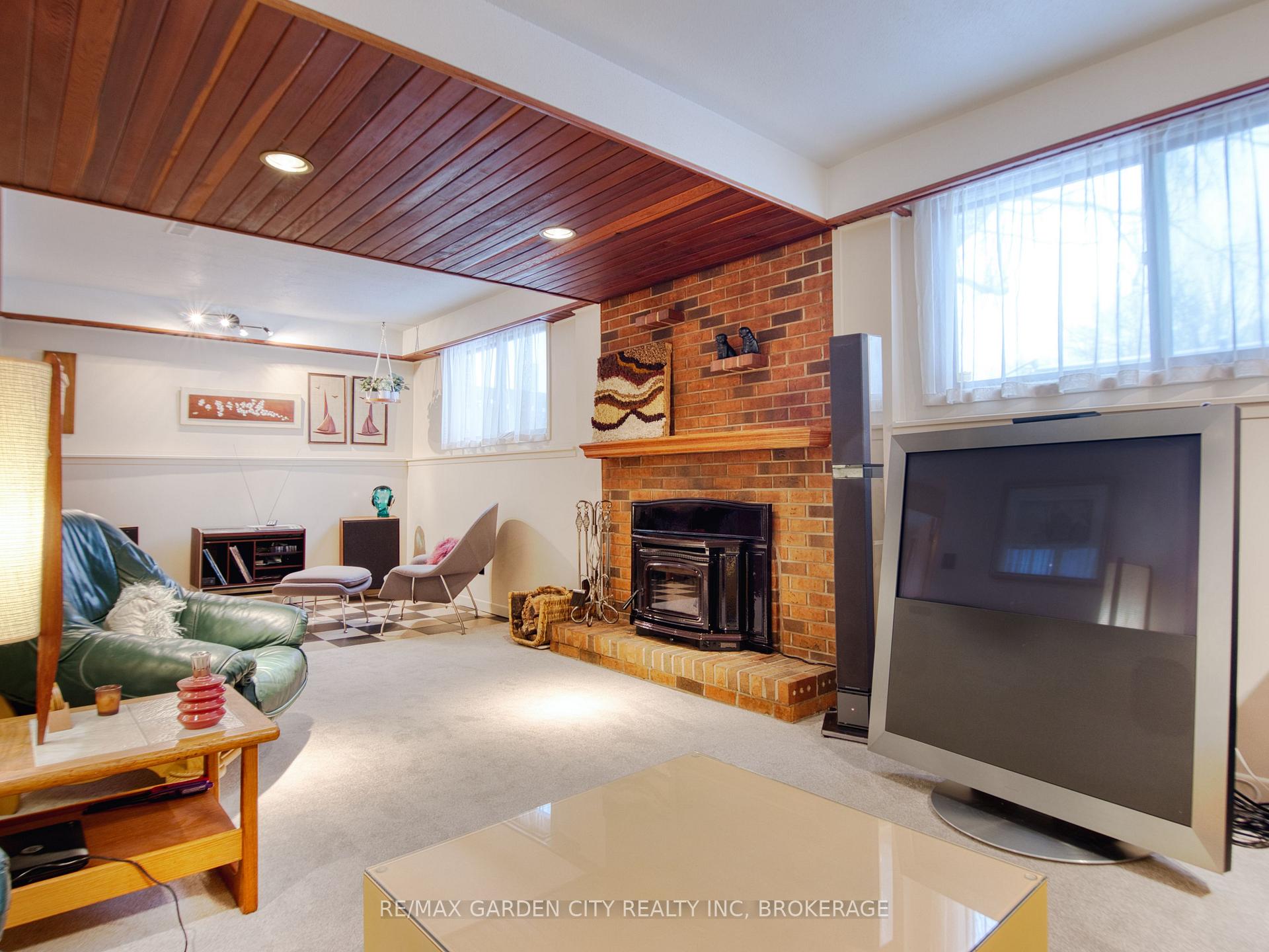 Photo 18 of 13 Shetland Crescent, St. Catharines, E. Chester — HOMEH