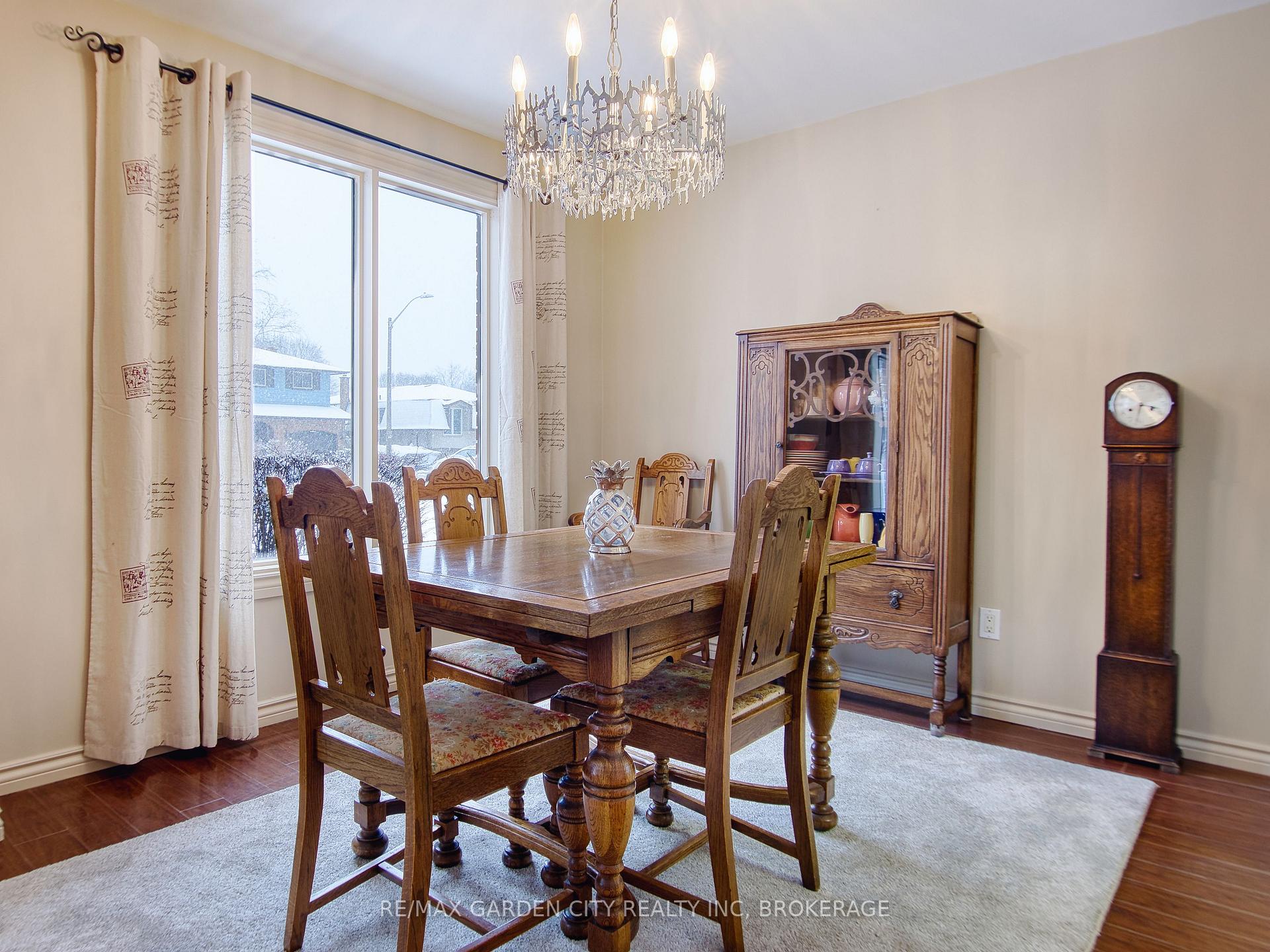Photo 25 of 13 Shetland Crescent, St. Catharines, E. Chester — HOMEH