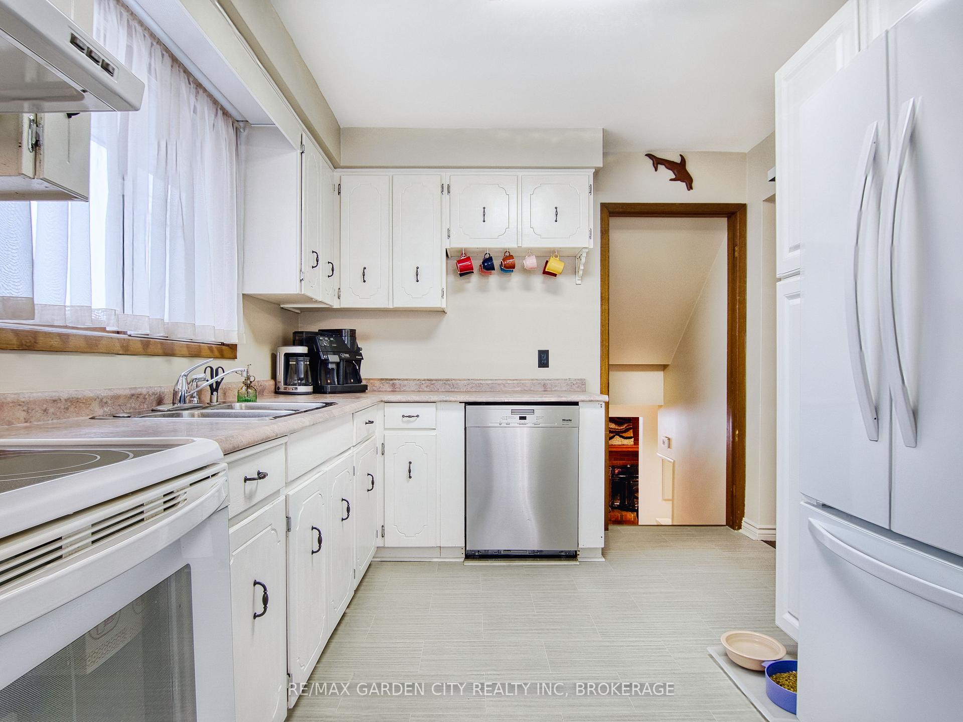 Photo 26 of 13 Shetland Crescent, St. Catharines, E. Chester — HOMEH