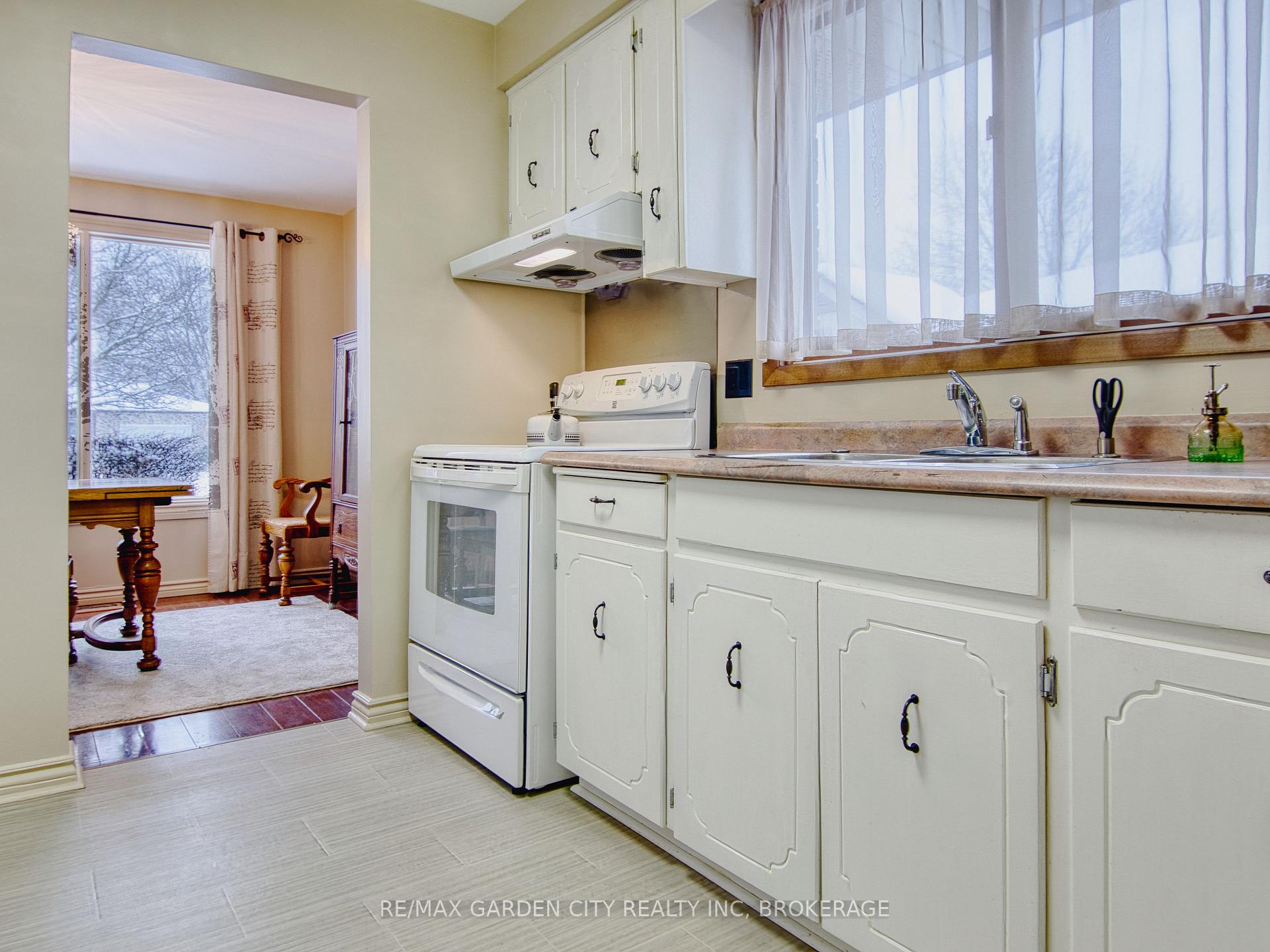 Photo 27 of 13 Shetland Crescent, St. Catharines, E. Chester — HOMEH