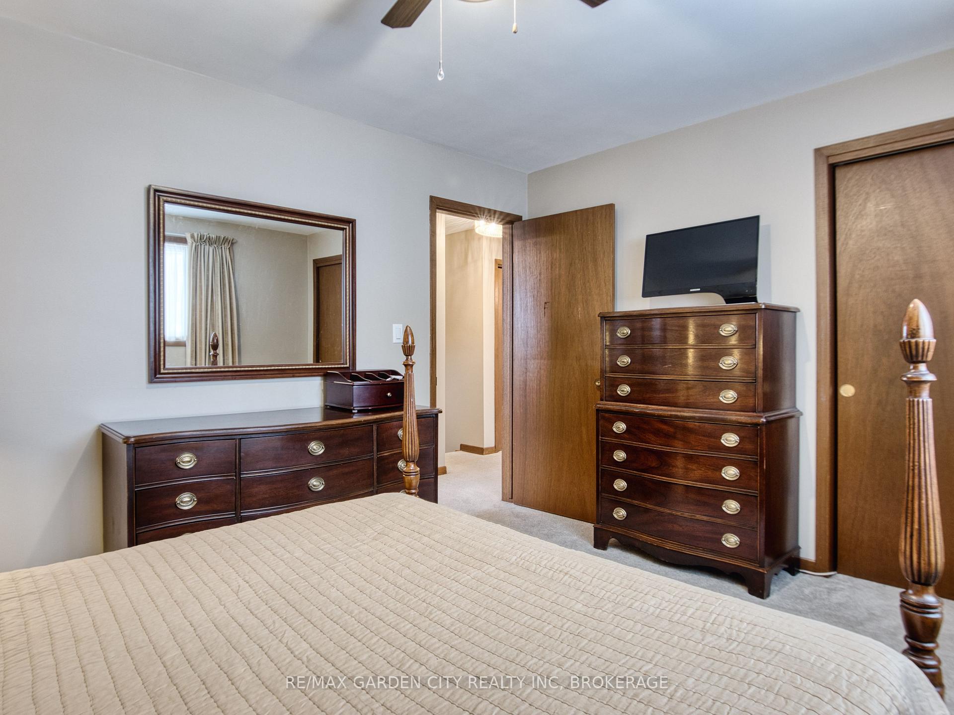 Photo 29 of 13 Shetland Crescent, St. Catharines, E. Chester — HOMEH