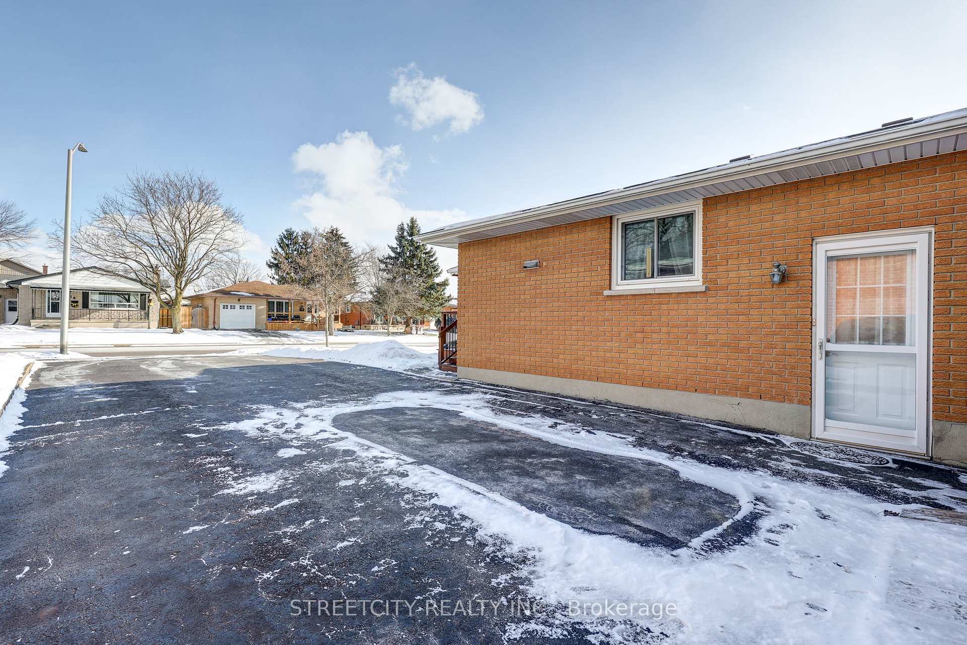 Photo 2 of 123 Lawrence Avenue, St. Thomas — HOMEH