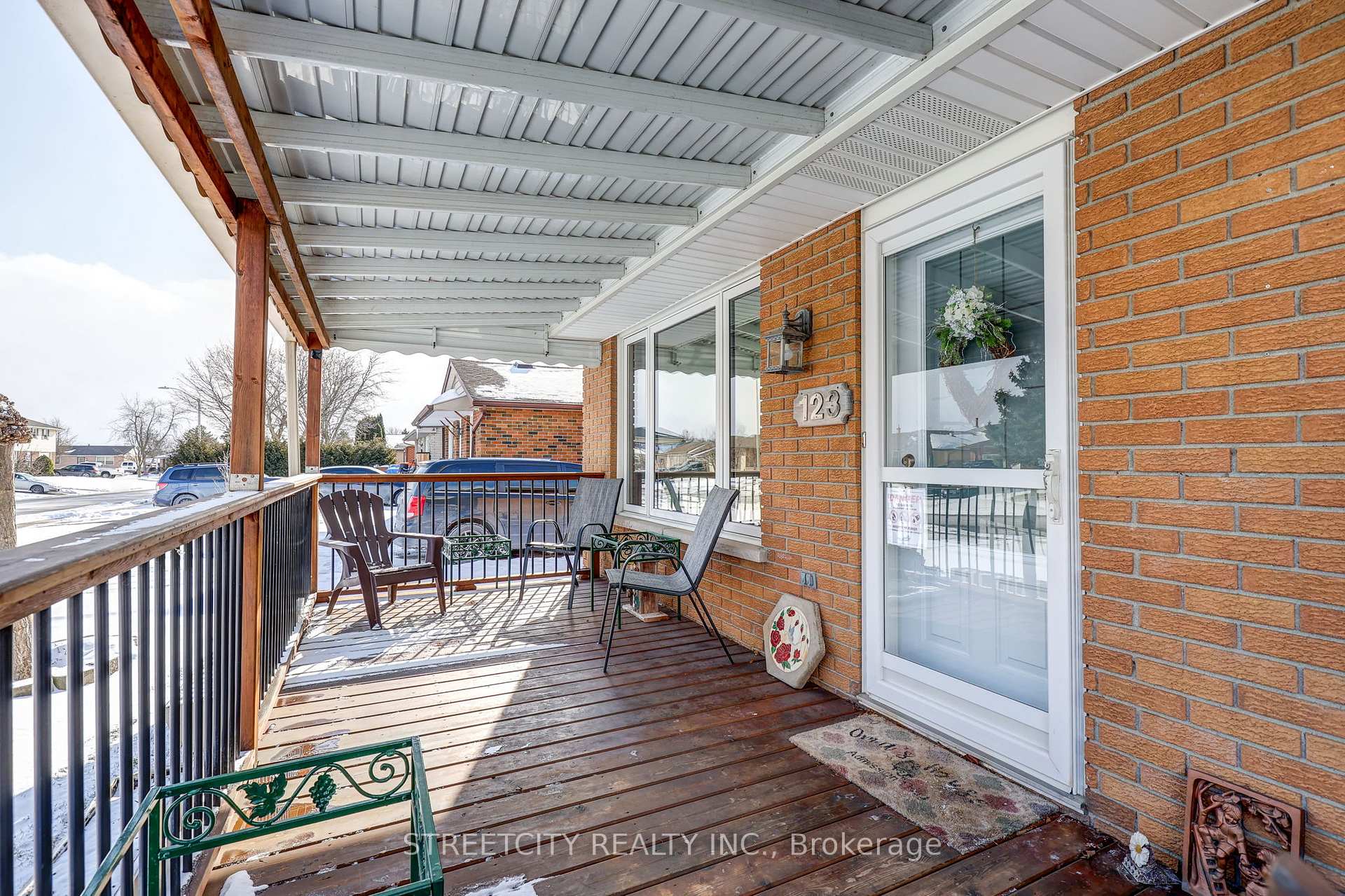 Photo 5 of 123 Lawrence Avenue, St. Thomas — HOMEH