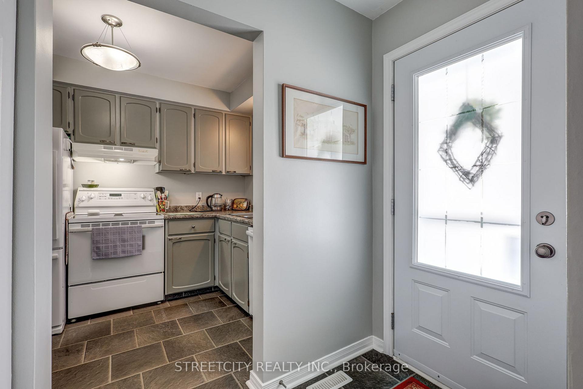 Photo 6 of 123 Lawrence Avenue, St. Thomas — HOMEH