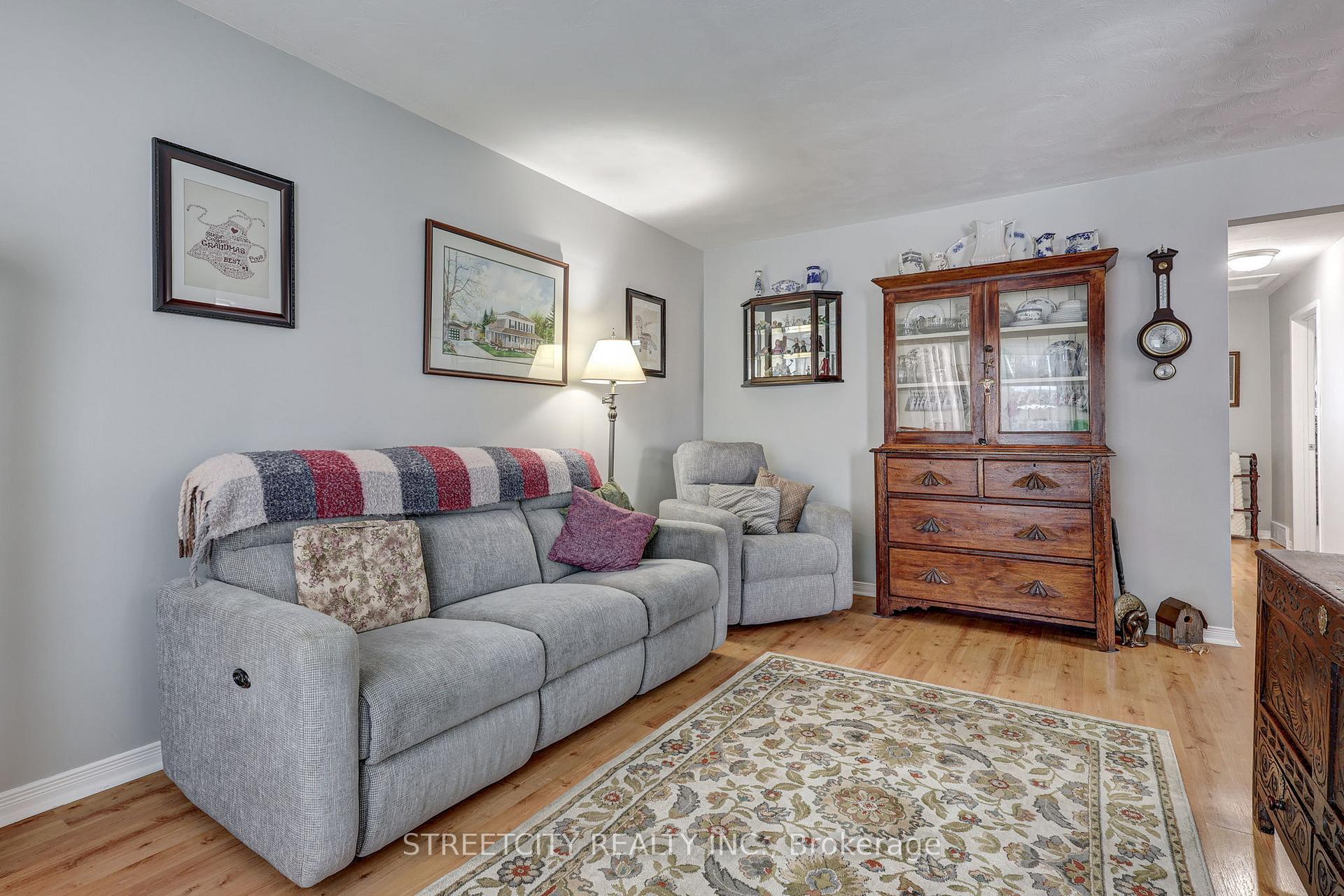 Photo 8 of 123 Lawrence Avenue, St. Thomas — HOMEH