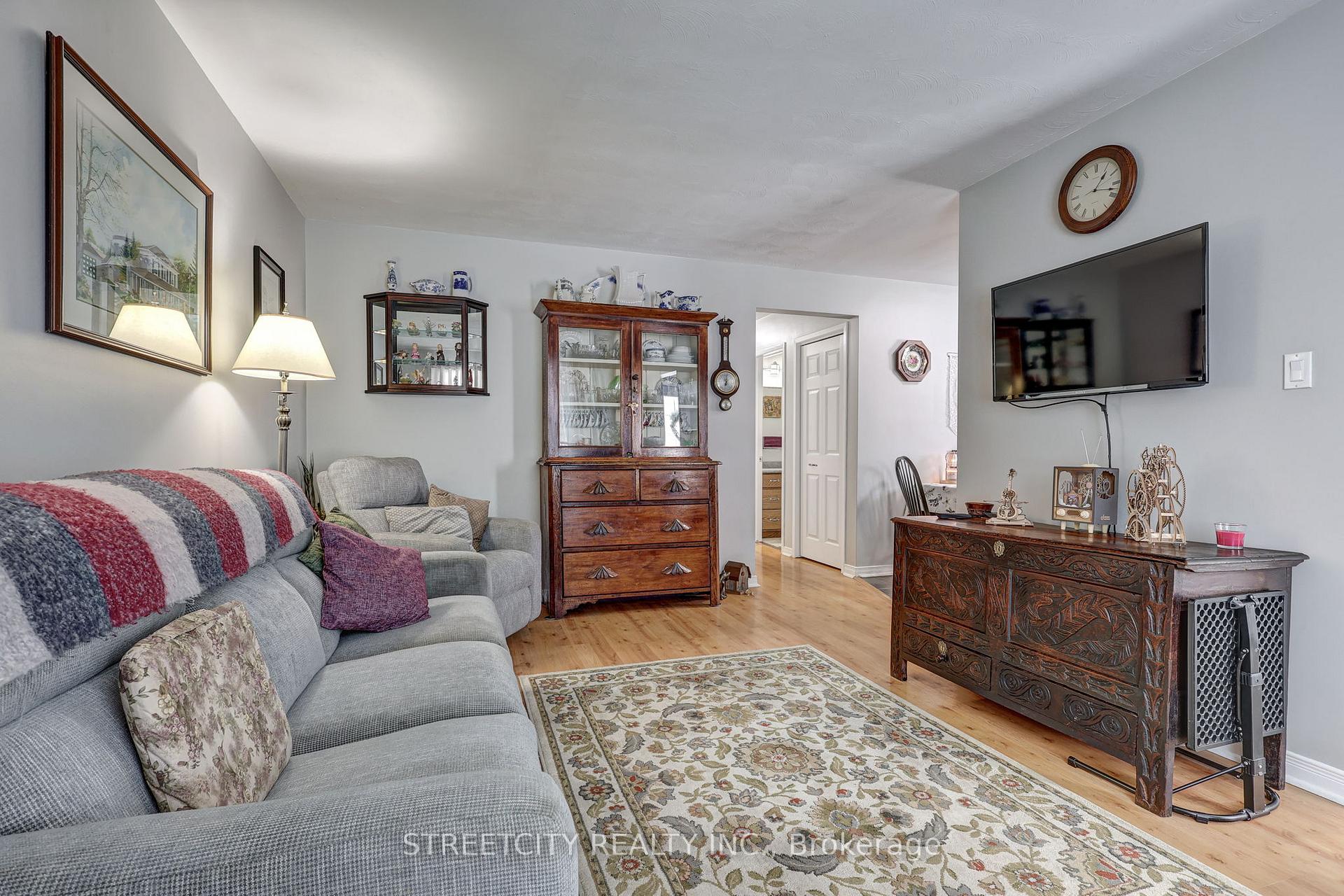 Photo 9 of 123 Lawrence Avenue, St. Thomas — HOMEH