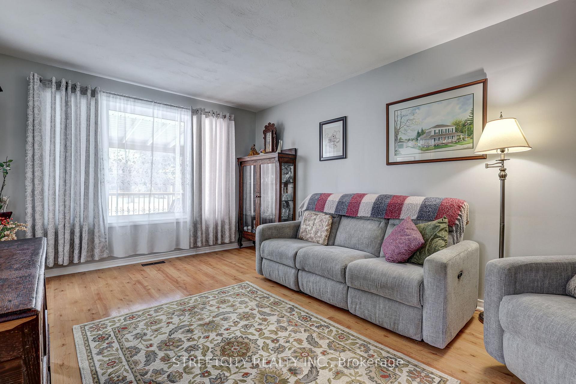 Photo 10 of 123 Lawrence Avenue, St. Thomas — HOMEH
