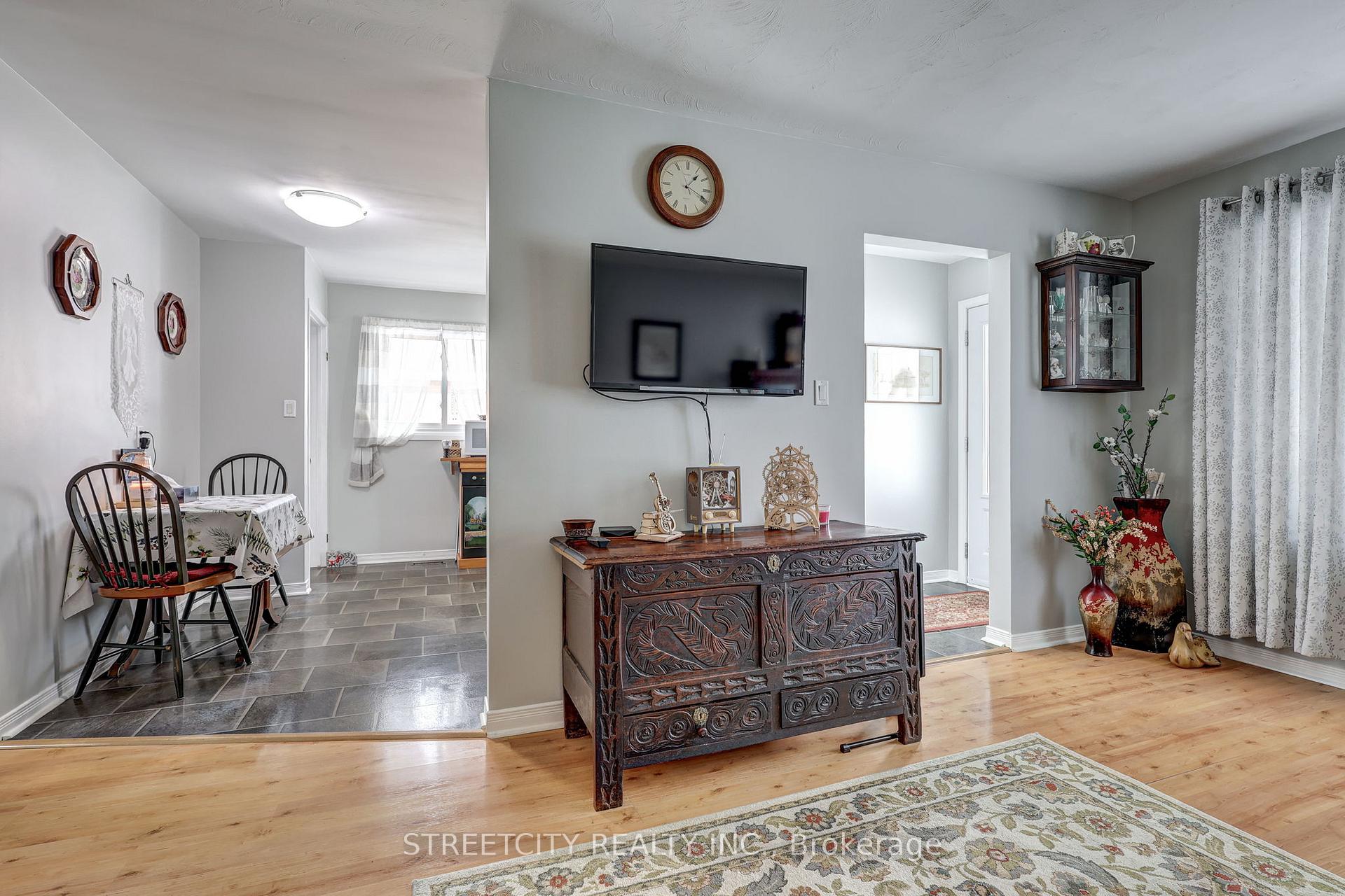 Photo 11 of 123 Lawrence Avenue, St. Thomas — HOMEH