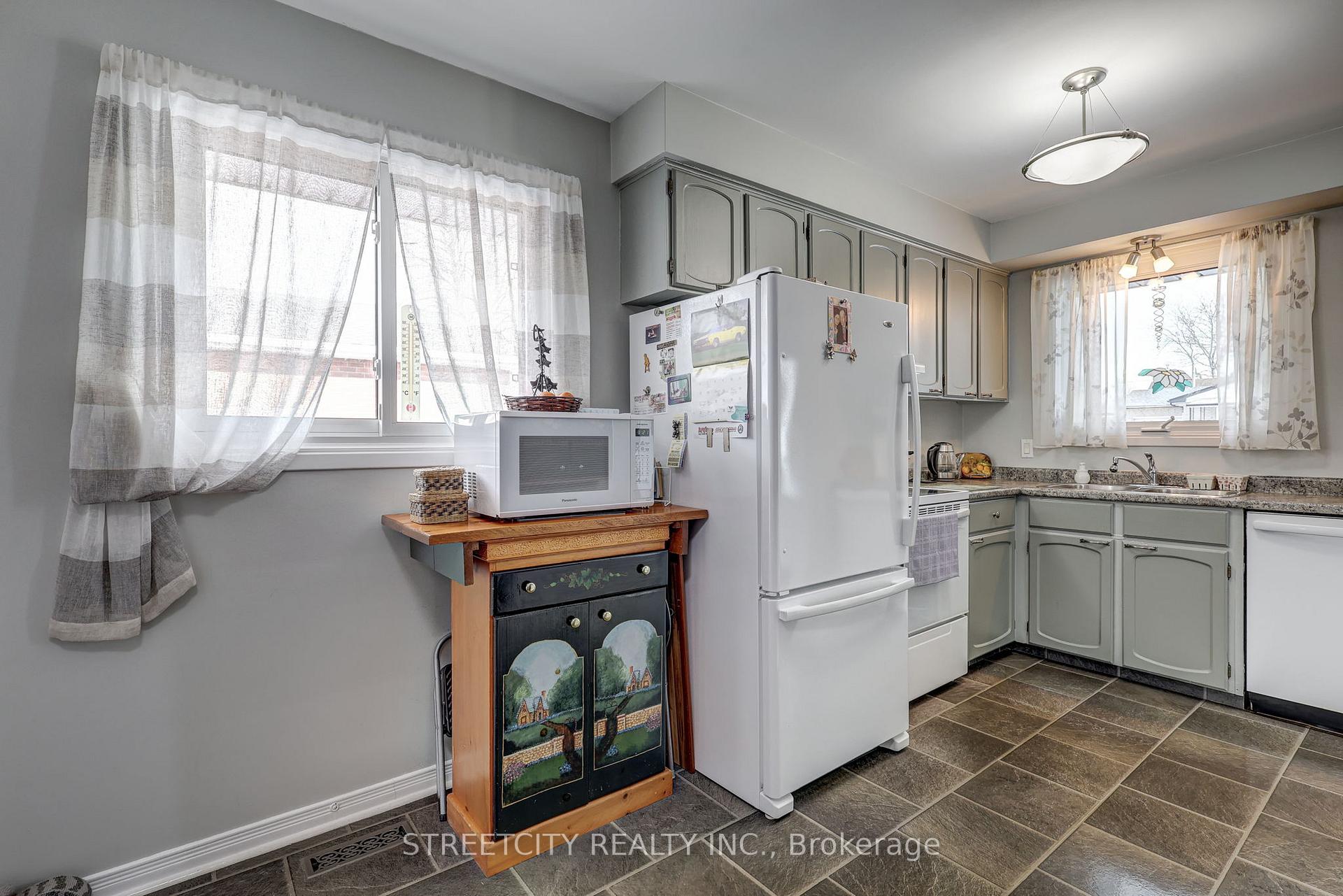 Photo 13 of 123 Lawrence Avenue, St. Thomas — HOMEH