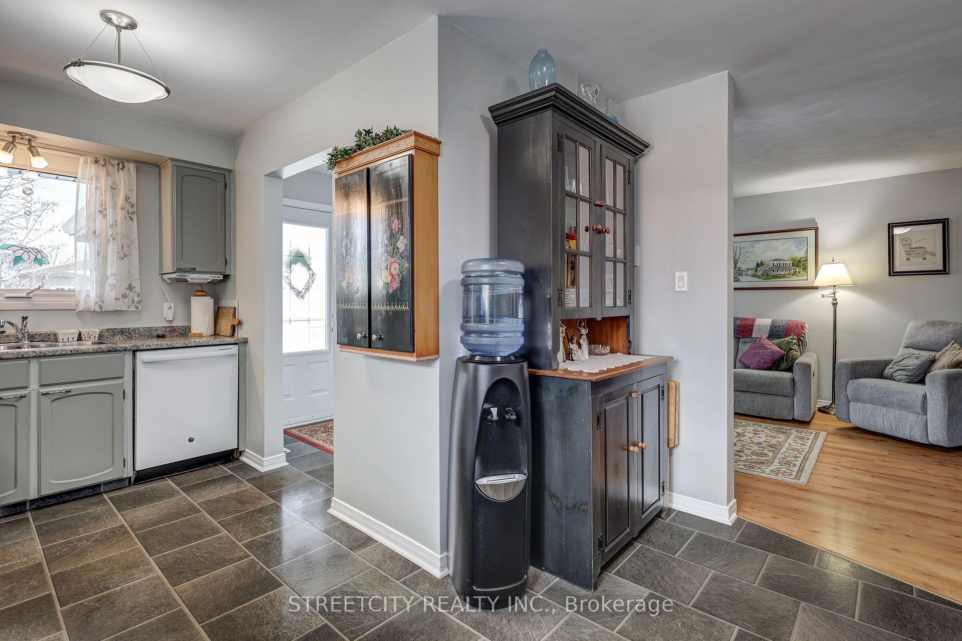 Photo 14 of 123 Lawrence Avenue, St. Thomas — HOMEH