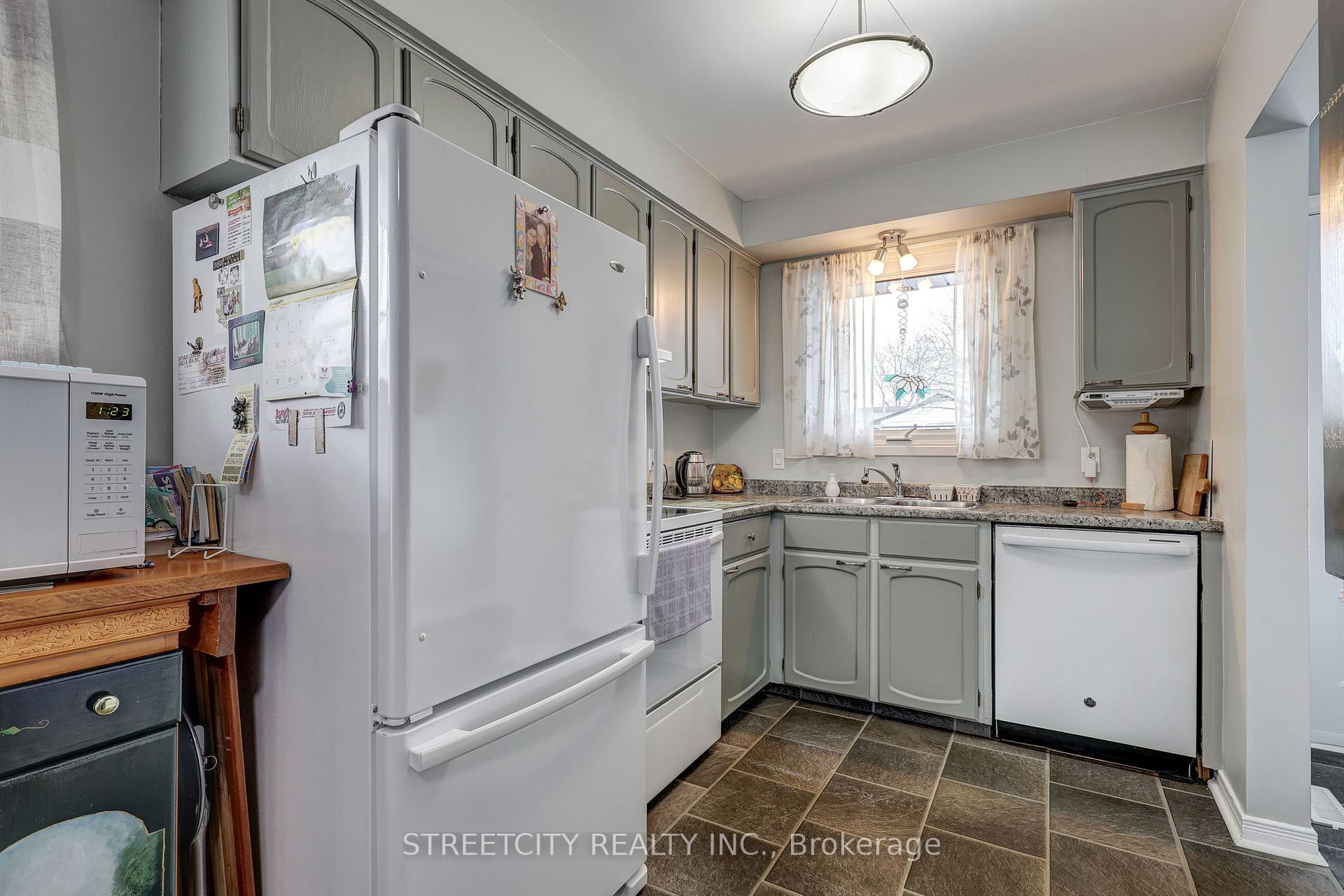 Photo 16 of 123 Lawrence Avenue, St. Thomas — HOMEH