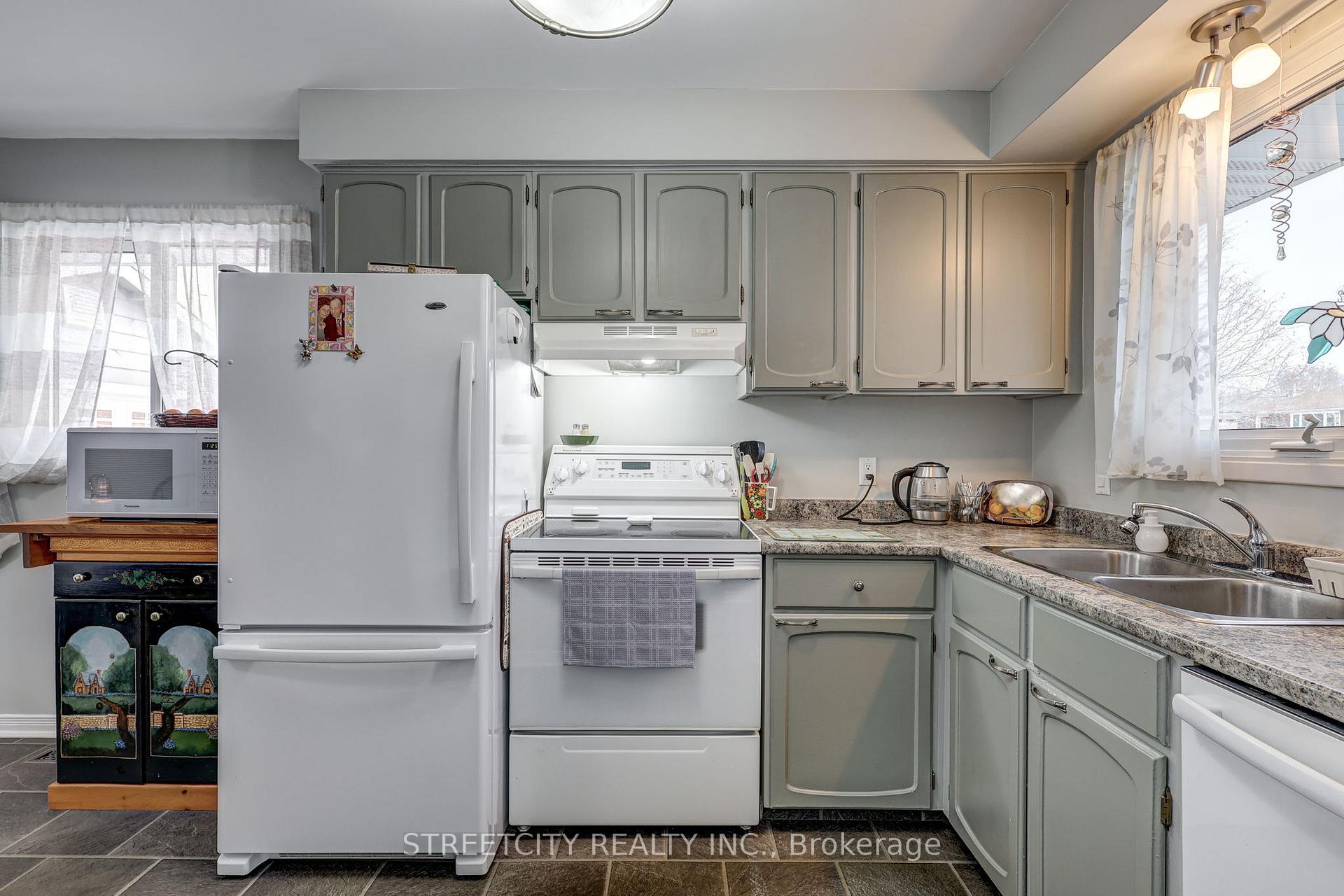 Photo 18 of 123 Lawrence Avenue, St. Thomas — HOMEH