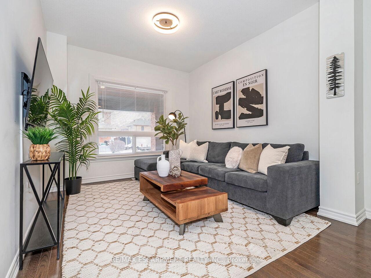 Photo 4 of 218 Cumberland Avenue, Hamilton, St. Clair — HOMEH