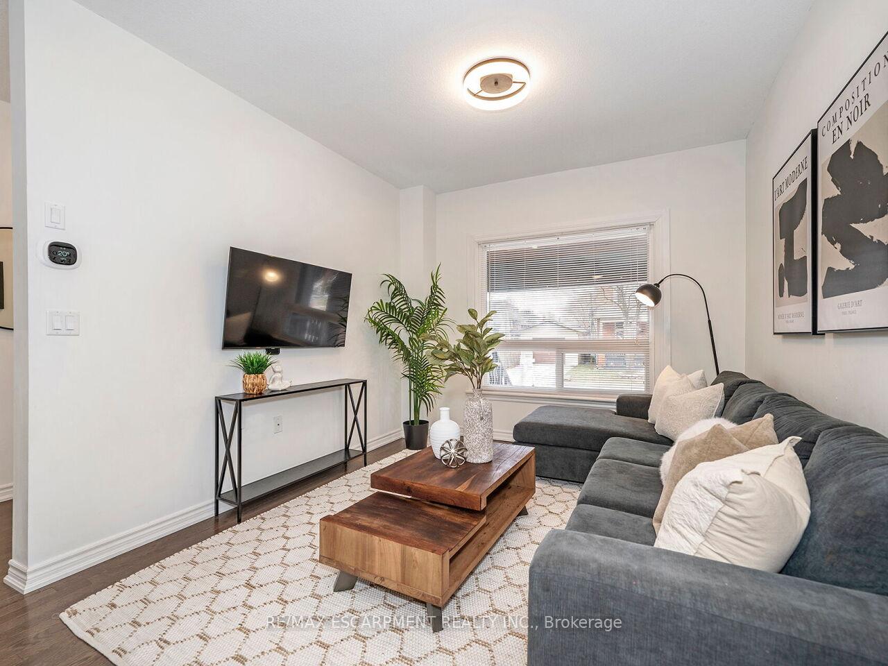 Photo 5 of 218 Cumberland Avenue, Hamilton, St. Clair — HOMEH
