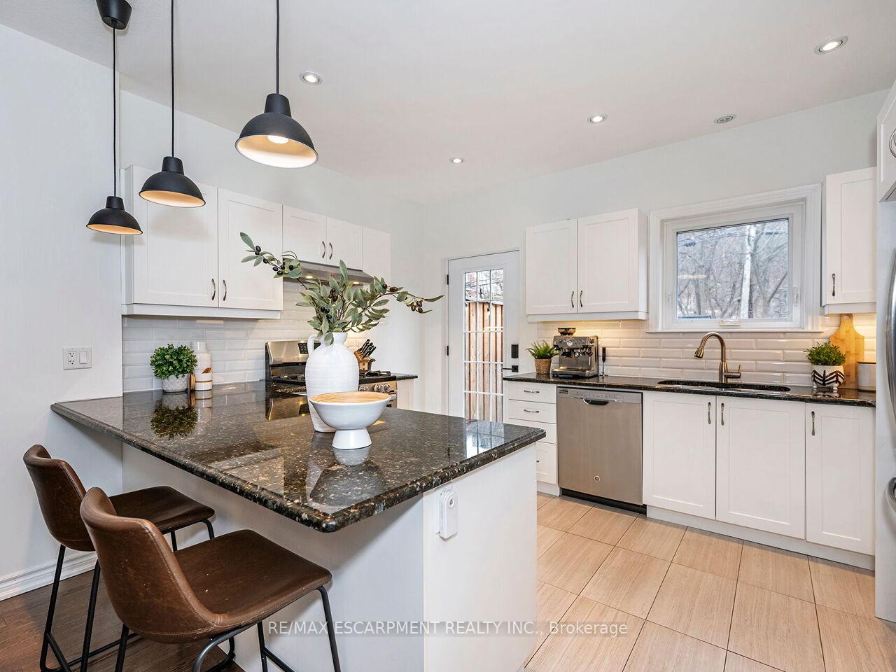 Photo 10 of 218 Cumberland Avenue, Hamilton, St. Clair — HOMEH