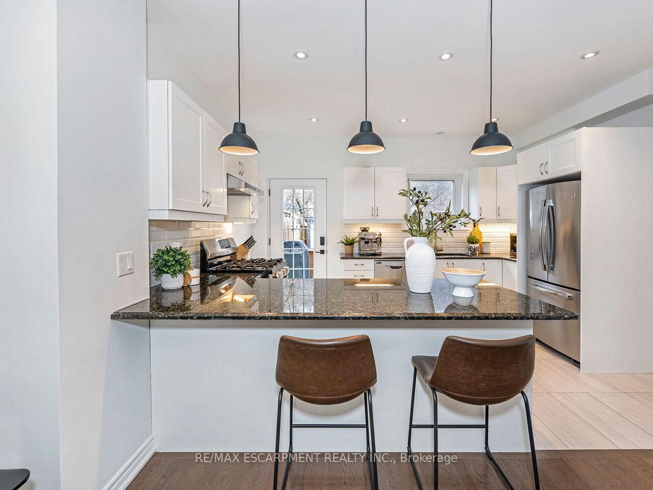 Photo 11 of 218 Cumberland Avenue, Hamilton, St. Clair — HOMEH