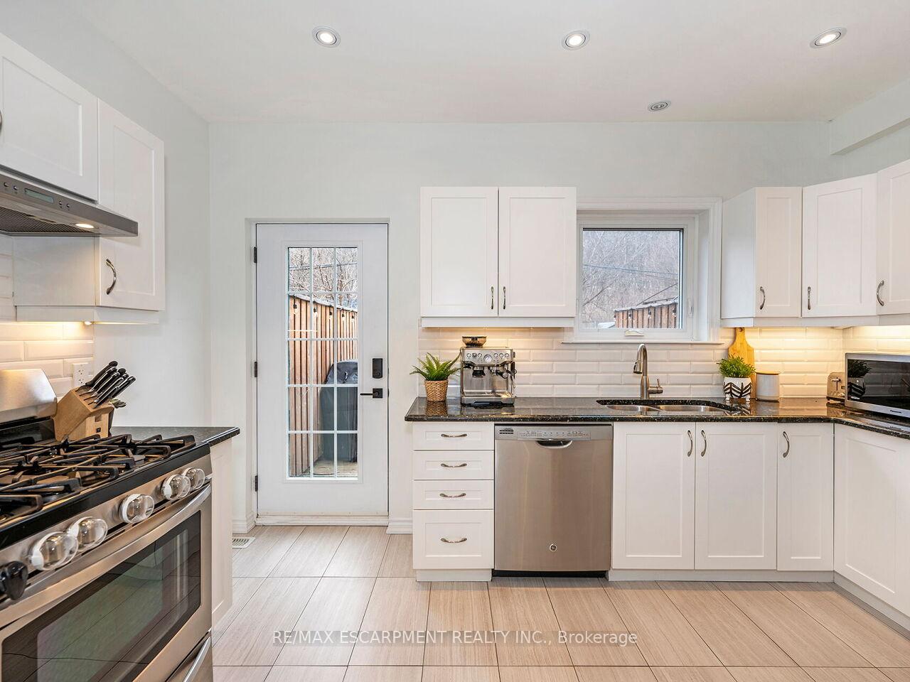 Photo 13 of 218 Cumberland Avenue, Hamilton, St. Clair — HOMEH