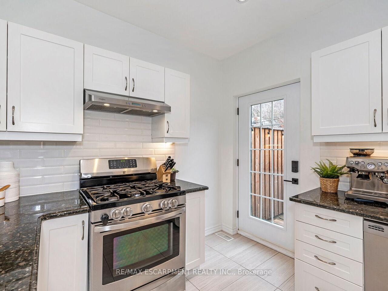 Photo 14 of 218 Cumberland Avenue, Hamilton, St. Clair — HOMEH