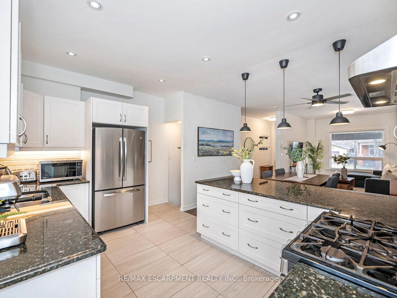 Photo 15 of 218 Cumberland Avenue, Hamilton, St. Clair — HOMEH