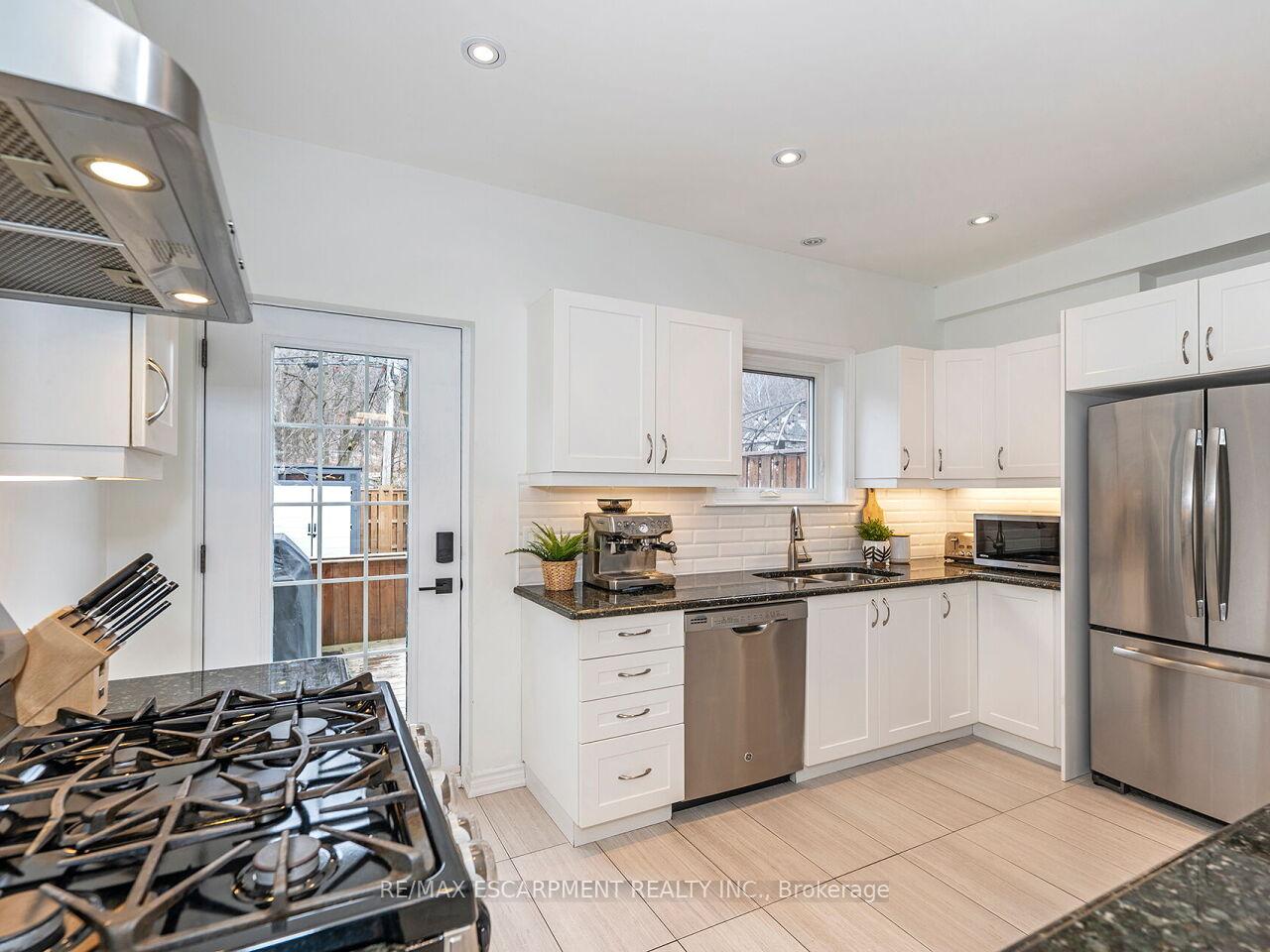 Photo 16 of 218 Cumberland Avenue, Hamilton, St. Clair — HOMEH