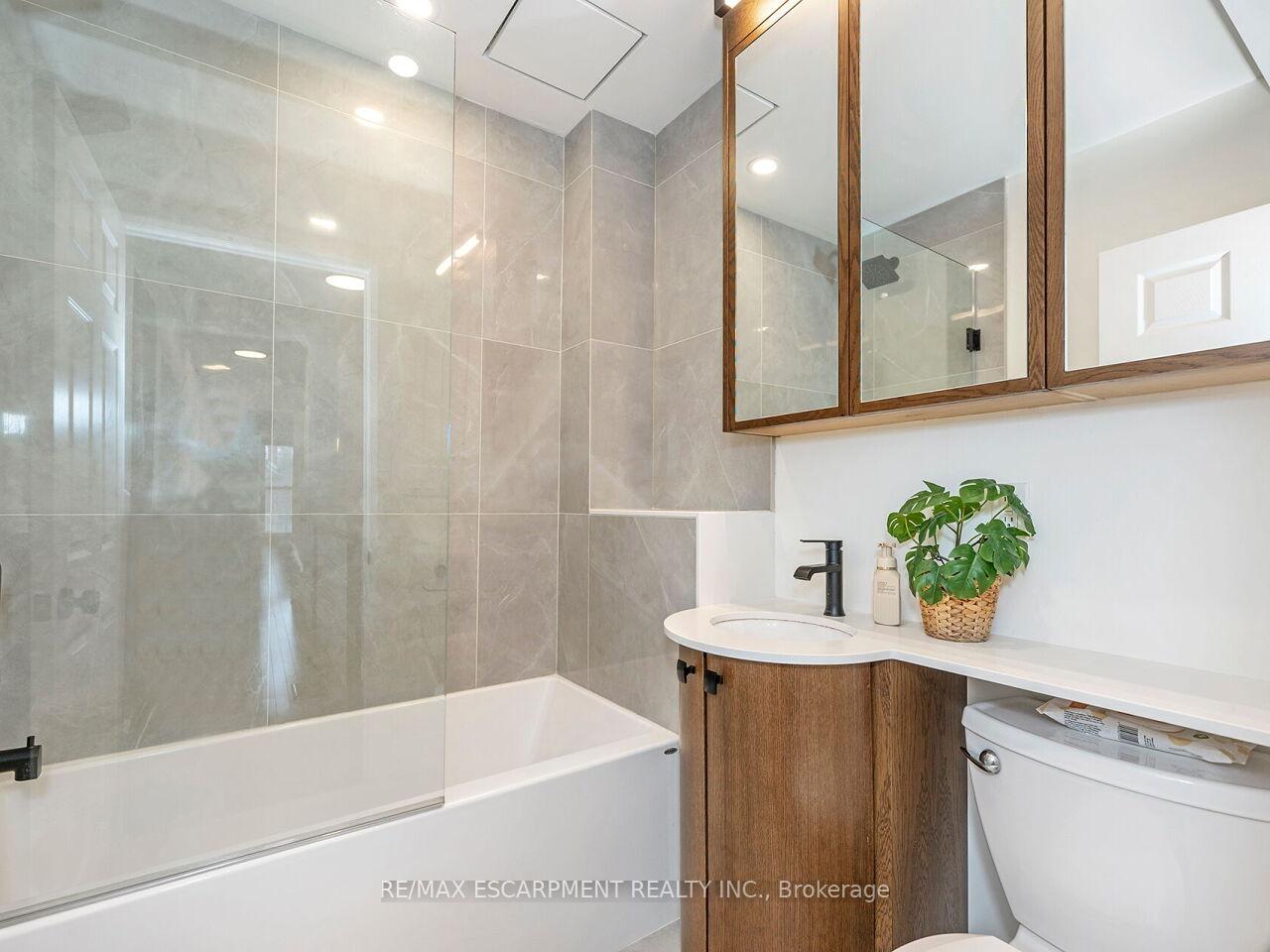 Photo 24 of 218 Cumberland Avenue, Hamilton, St. Clair — HOMEH