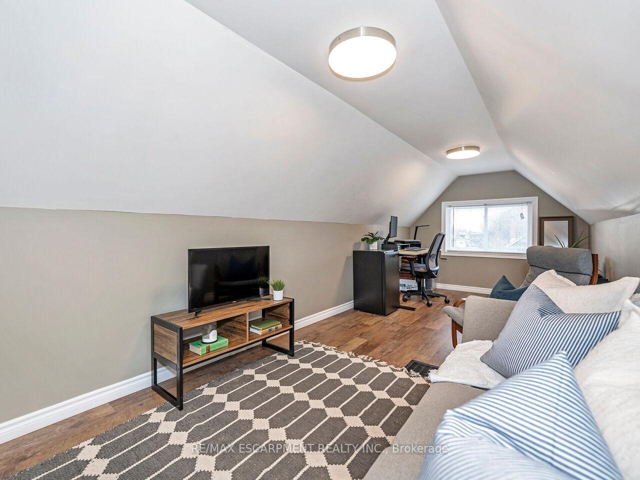 Photo 32 of 218 Cumberland Avenue, Hamilton, St. Clair — HOMEH